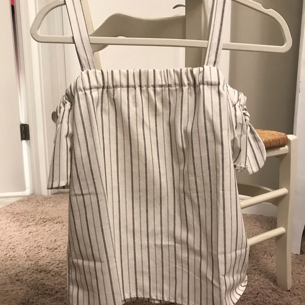 Striped cold shoulder cute top!